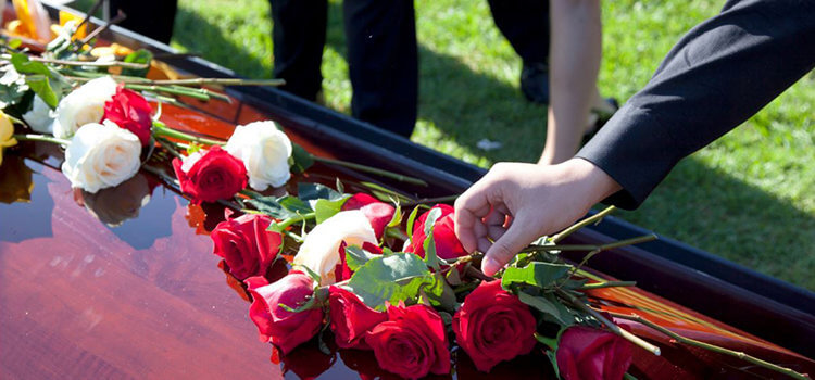 What To Do When a Loved One Dies: 2022 Checklist